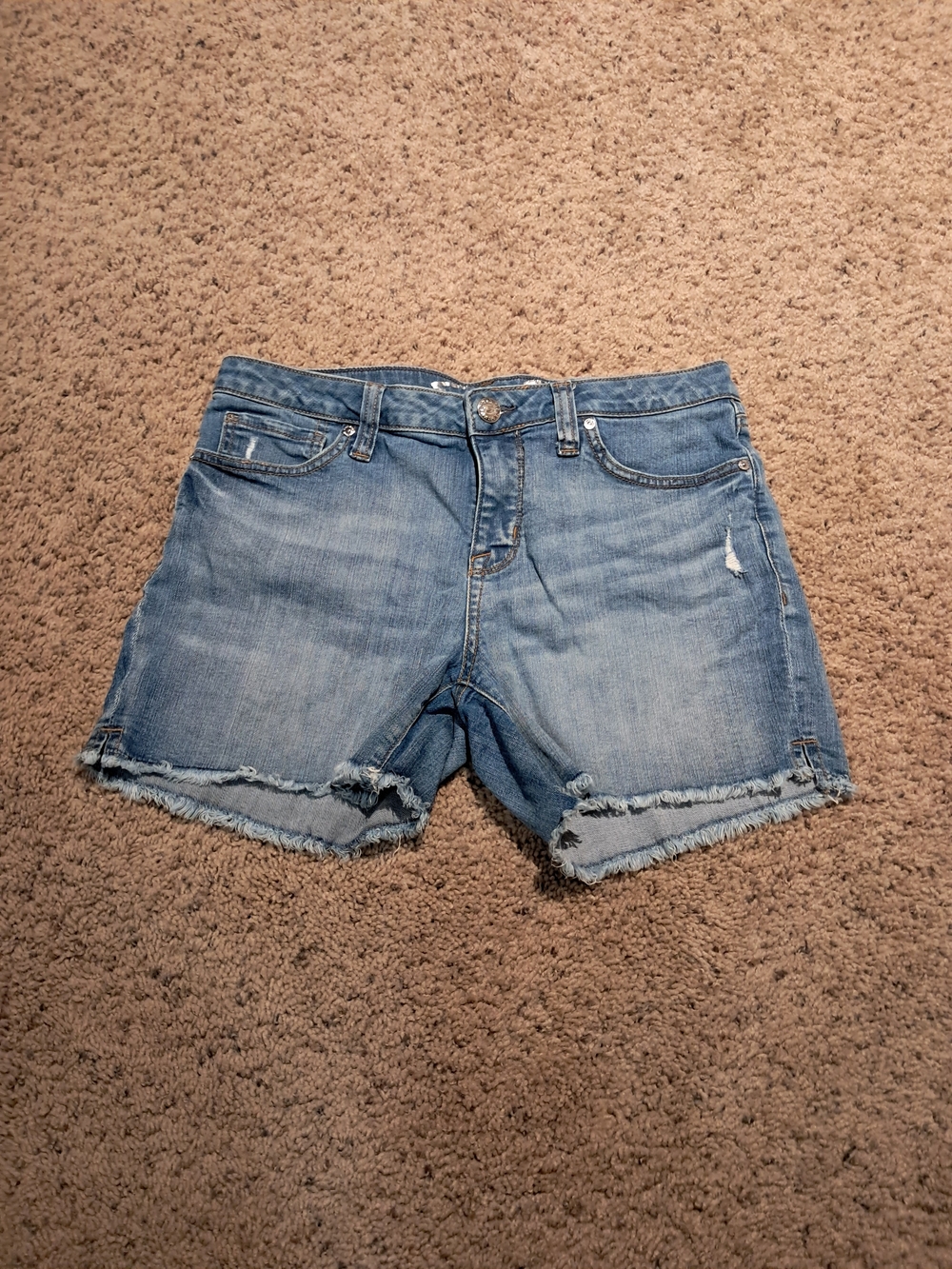 Seven7 Light Blue Denim Frayed Hem Womens Shorts In Size 6